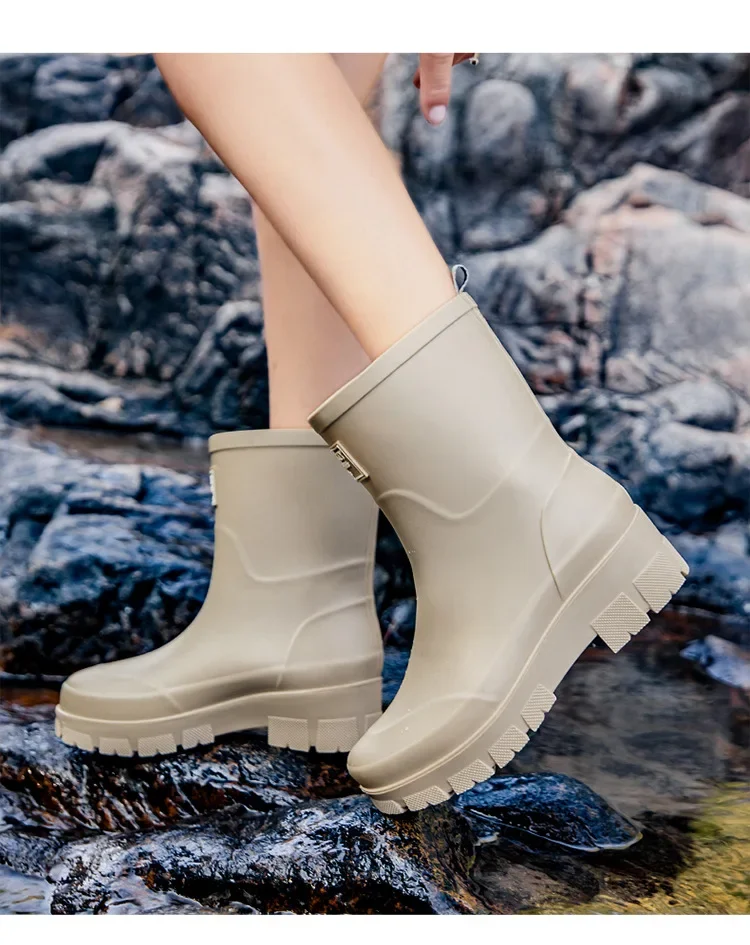 2026Fashionable Korean Women's Mid-Calf Rain Boots Thick Bottom Wear-Resistant Anti-Slip Waterproof Car Wash Shoes Water-Proof