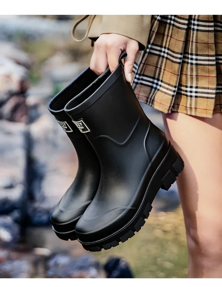 2026Fashionable Korean Women's Mid-Calf Rain Boots Thick Bottom Wear-Resistant Anti-Slip Waterproof Car Wash Shoes Water-Proof