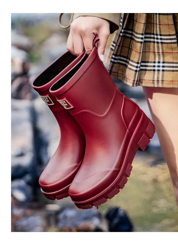 2026Fashionable Korean Women's Mid-Calf Rain Boots Thick Bottom Wear-Resistant Anti-Slip Waterproof Car Wash Shoes Water-Proof