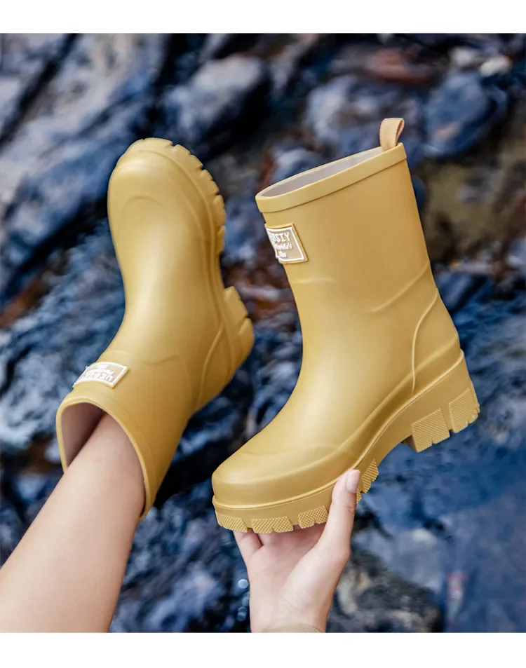 2026Fashionable Korean Women's Mid-Calf Rain Boots Thick Bottom Wear-Resistant Anti-Slip Waterproof Car Wash Shoes Water-Proof