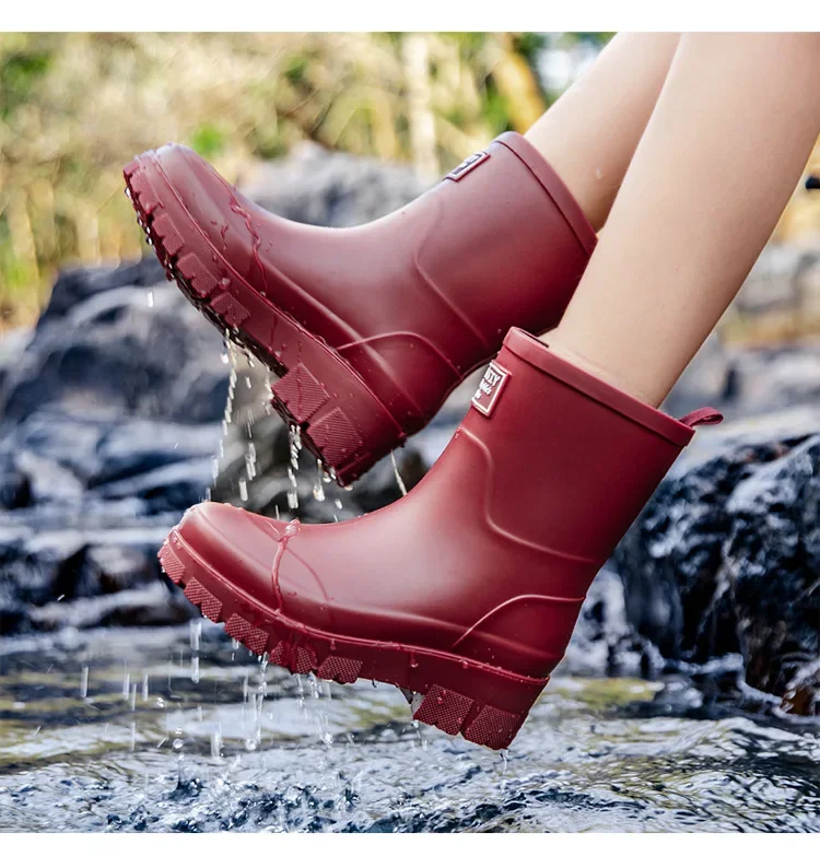 2026Fashionable Korean Women's Mid-Calf Rain Boots Thick Bottom Wear-Resistant Anti-Slip Waterproof Car Wash Shoes Water-Proof