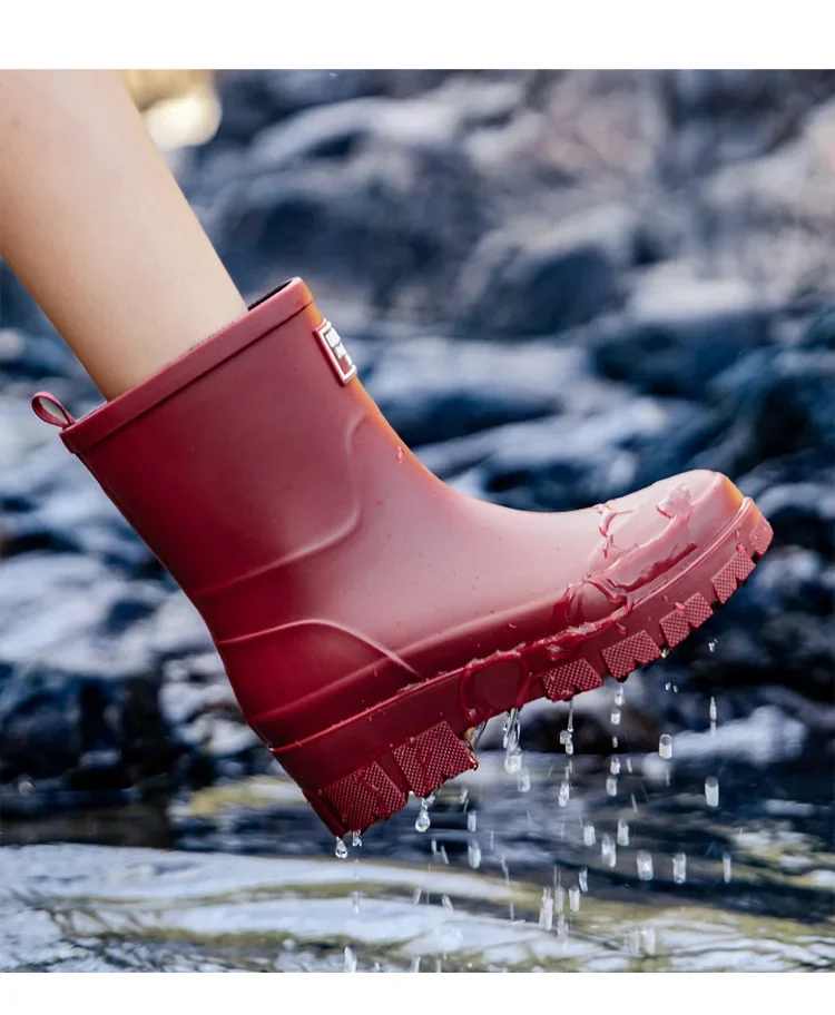 2026Fashionable Korean Women's Mid-Calf Rain Boots Thick Bottom Wear-Resistant Anti-Slip Waterproof Car Wash Shoes Water-Proof
