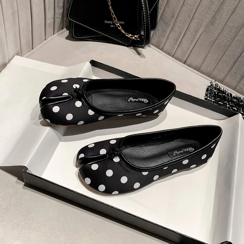 2025 Polka Dot Women Retro Flats Mocasines Ballerina Shoe Japanese Style Tabi Ninja Shoes Split Hoof Toe Boat Shoes Female shoes
