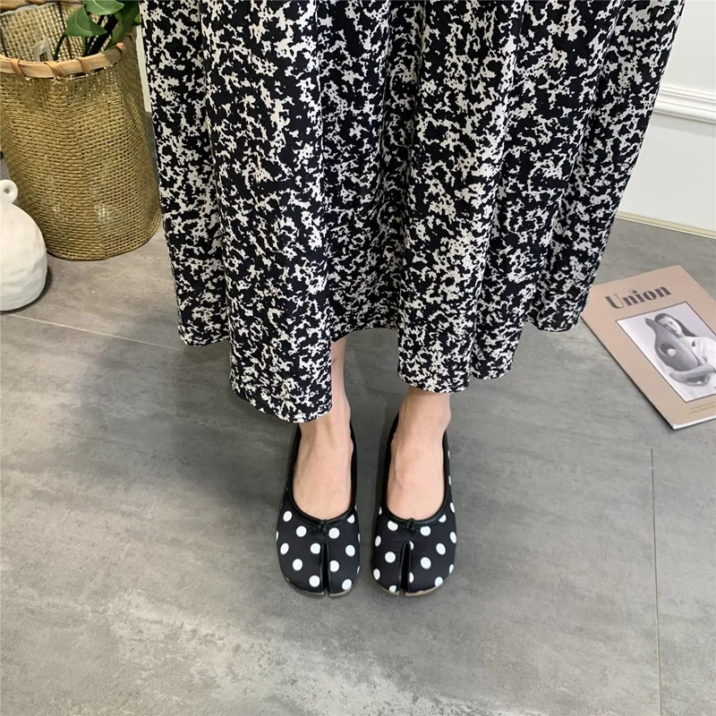 2025 Polka Dot Women Retro Flats Mocasines Ballerina Shoe Japanese Style Tabi Ninja Shoes Split Hoof Toe Boat Shoes Female shoes