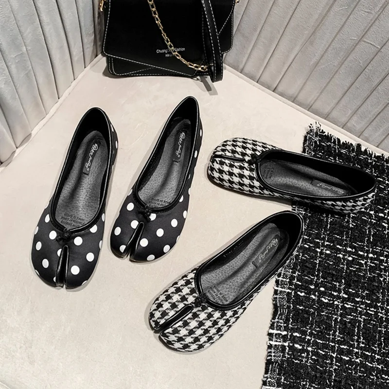 2025 Polka Dot Women Retro Flats Mocasines Ballerina Shoe Japanese Style Tabi Ninja Shoes Split Hoof Toe Boat Shoes Female shoes