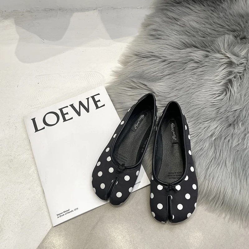 2025 Polka Dot Women Retro Flats Mocasines Ballerina Shoe Japanese Style Tabi Ninja Shoes Split Hoof Toe Boat Shoes Female shoes