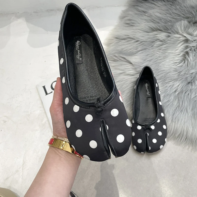 2025 Polka Dot Women Retro Flats Mocasines Ballerina Shoe Japanese Style Tabi Ninja Shoes Split Hoof Toe Boat Shoes Female shoes