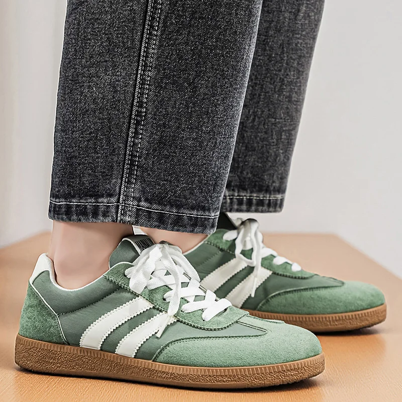 A Pair of Skateboard Shoes, Shoes for men,German Training Shoes, Men's tennis shoes,Men'S Fashionable Sports And Leisure Shoes,