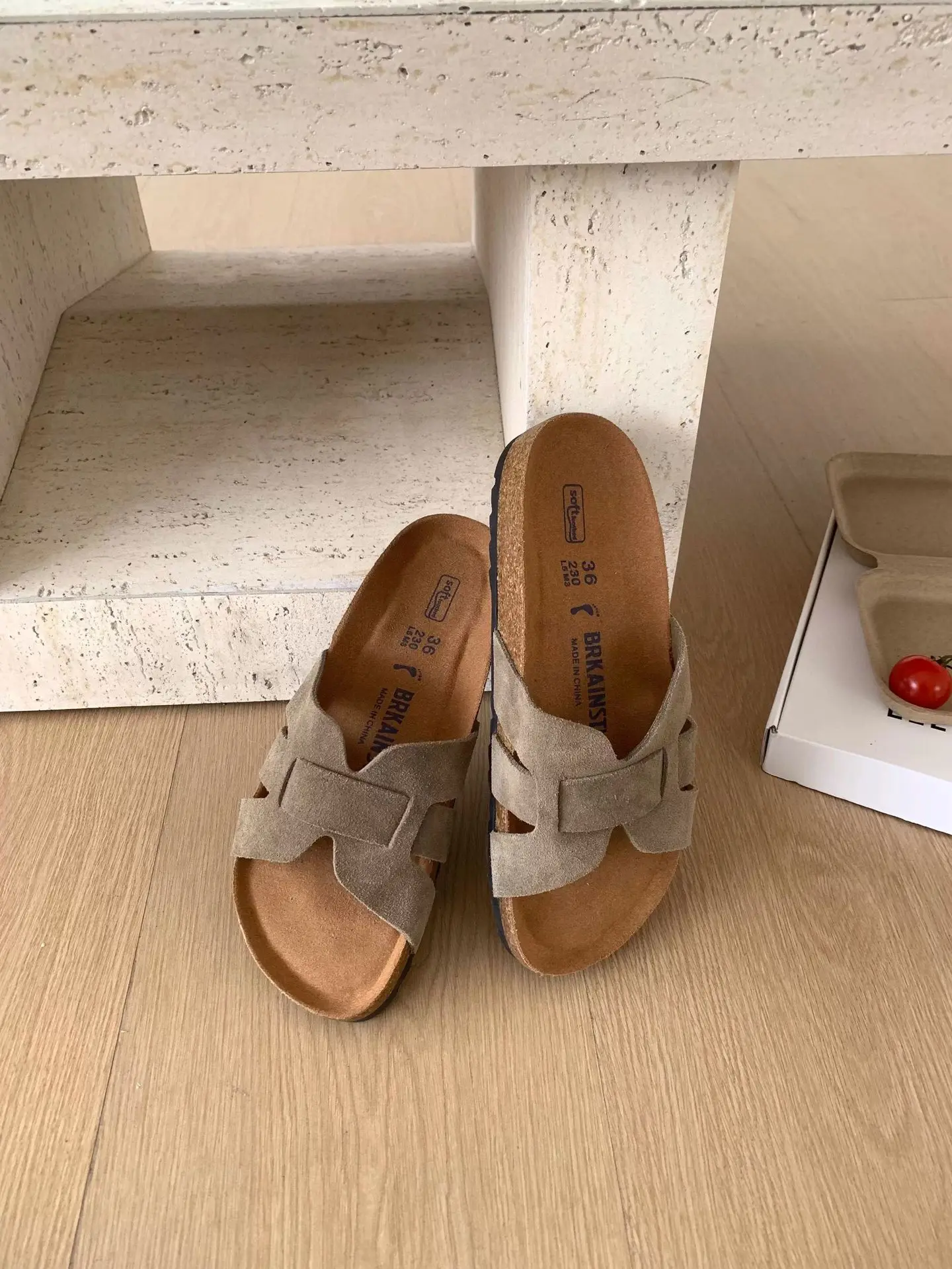 Plus Size Soft Sole Vintage Flip Flops Summer New Round Toe Suede Cutout Flat Sandals