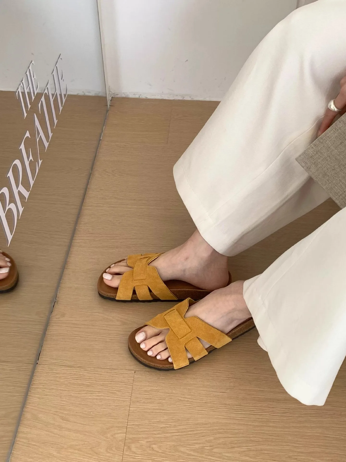 Plus Size Soft Sole Vintage Flip Flops Summer New Round Toe Suede Cutout Flat Sandals