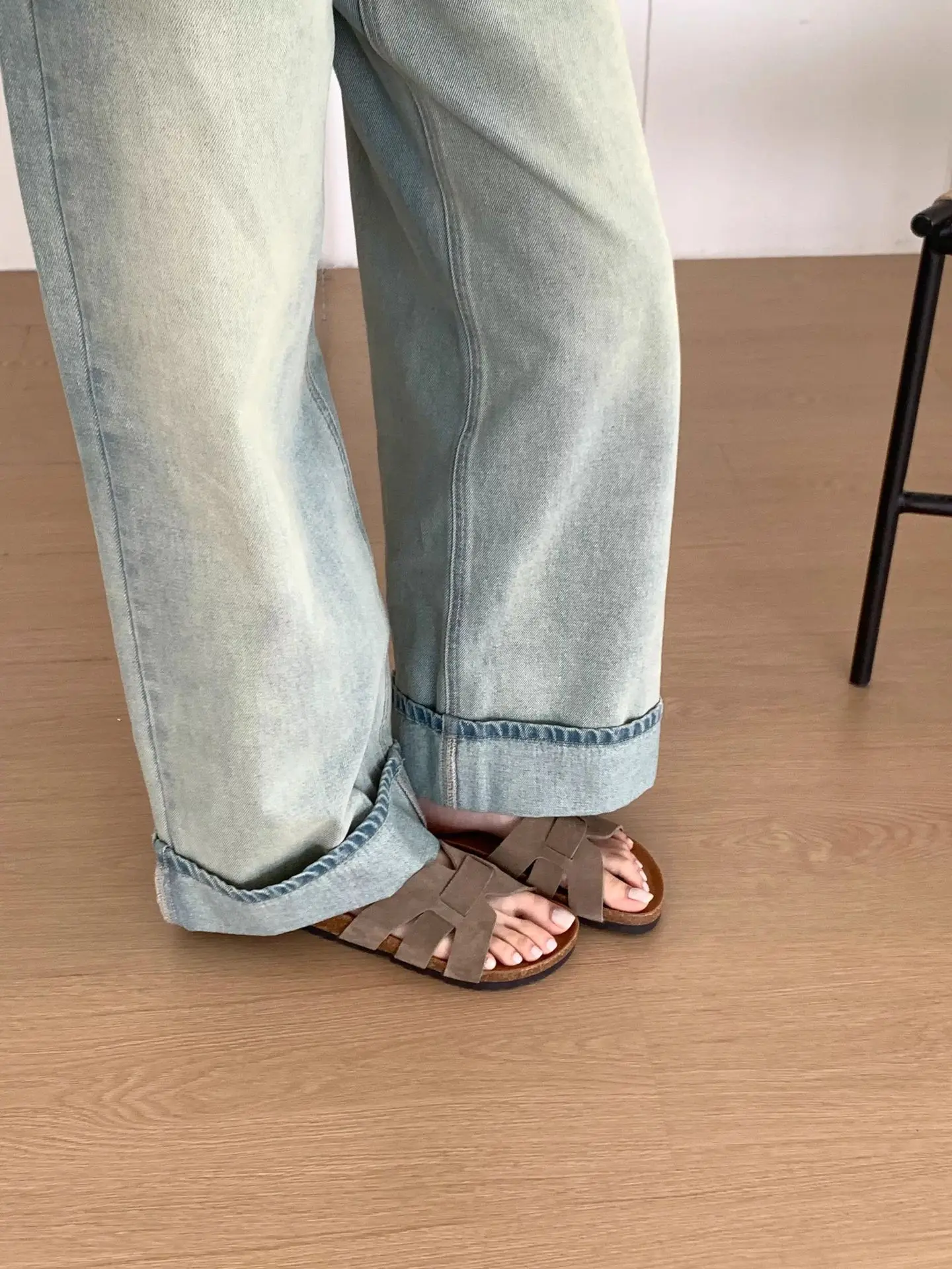 Plus Size Soft Sole Vintage Flip Flops Summer New Round Toe Suede Cutout Flat Sandals