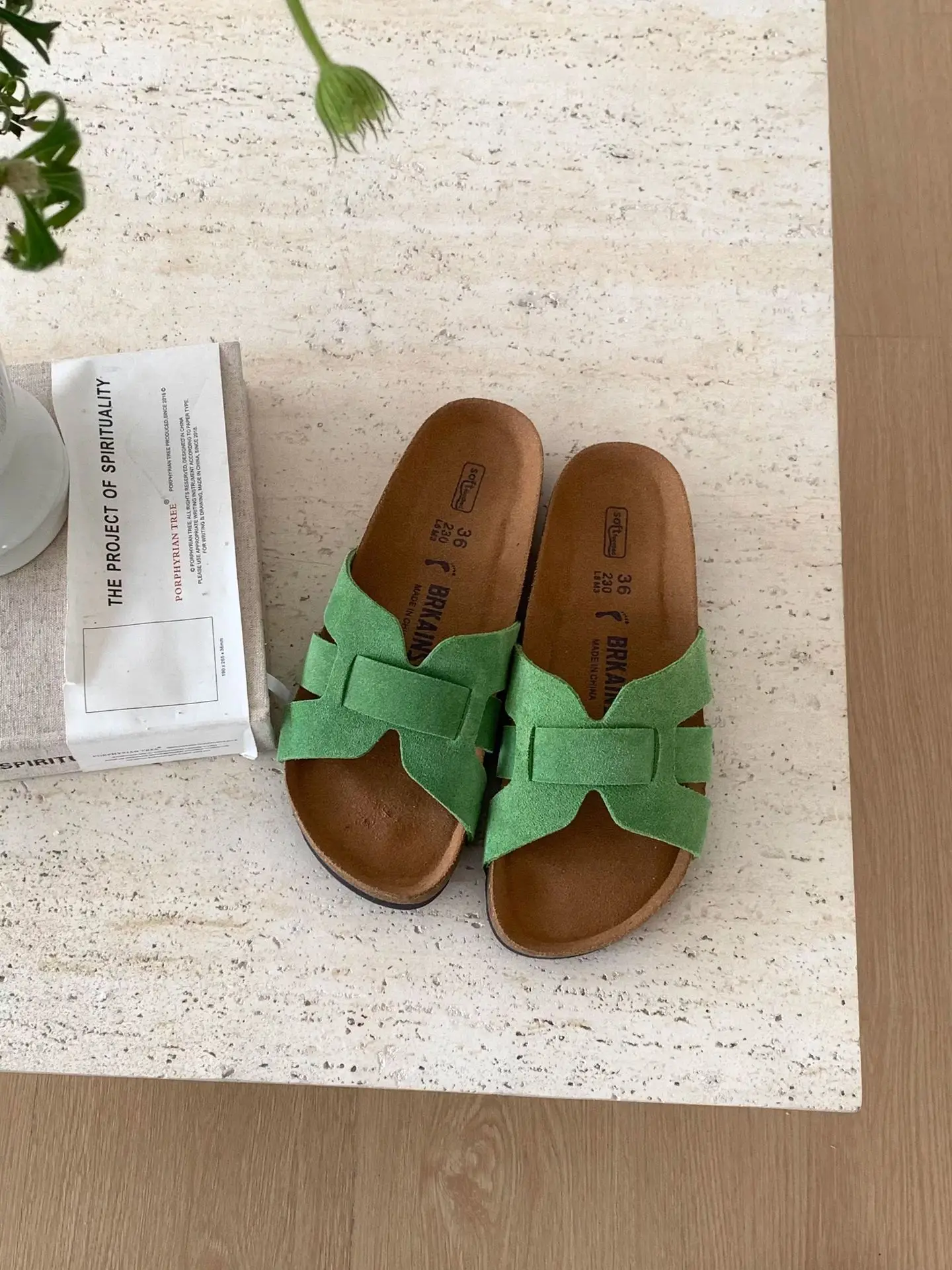 Plus Size Soft Sole Vintage Flip Flops Summer New Round Toe Suede Cutout Flat Sandals