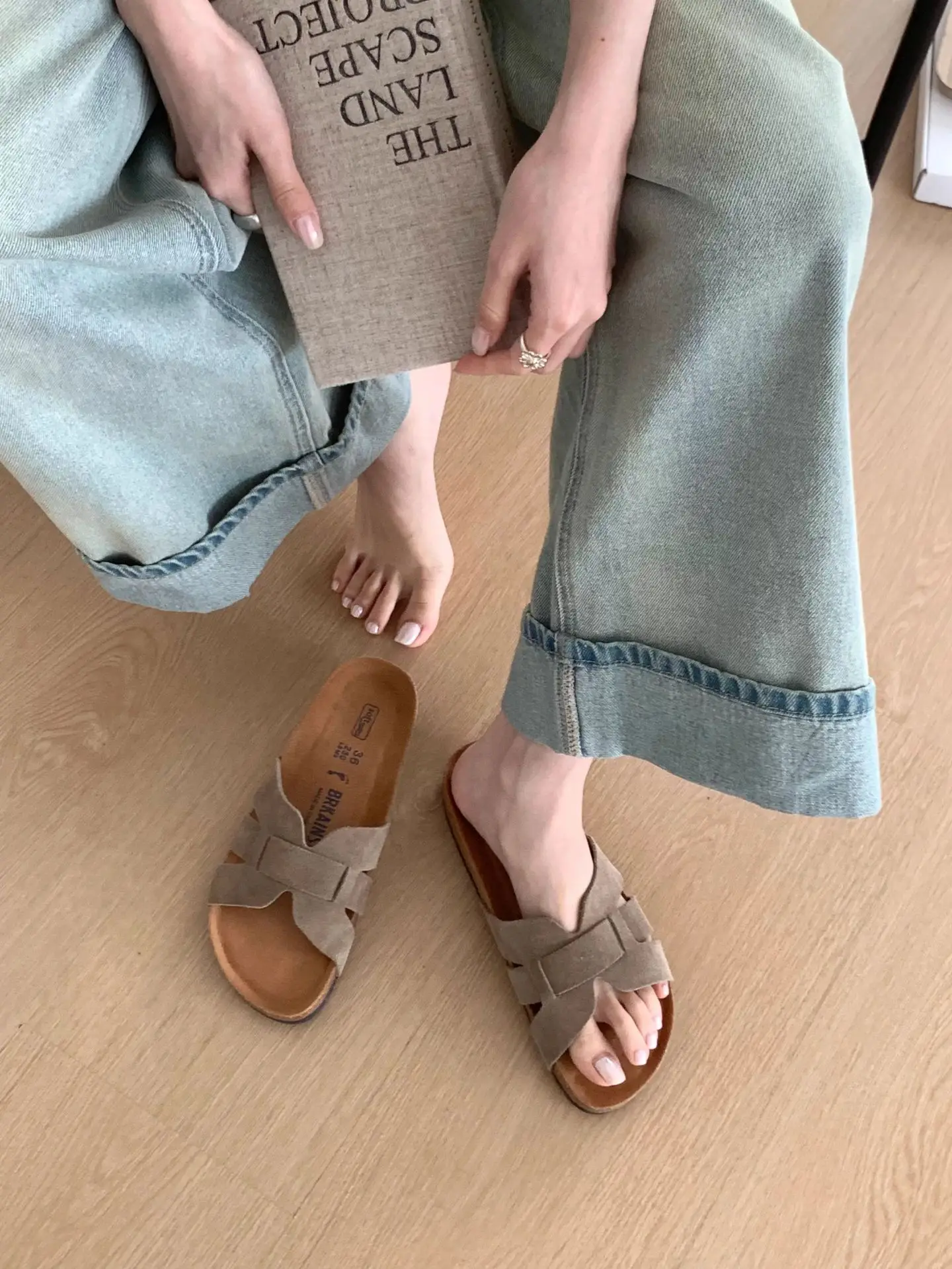 Plus Size Soft Sole Vintage Flip Flops Summer New Round Toe Suede Cutout Flat Sandals
