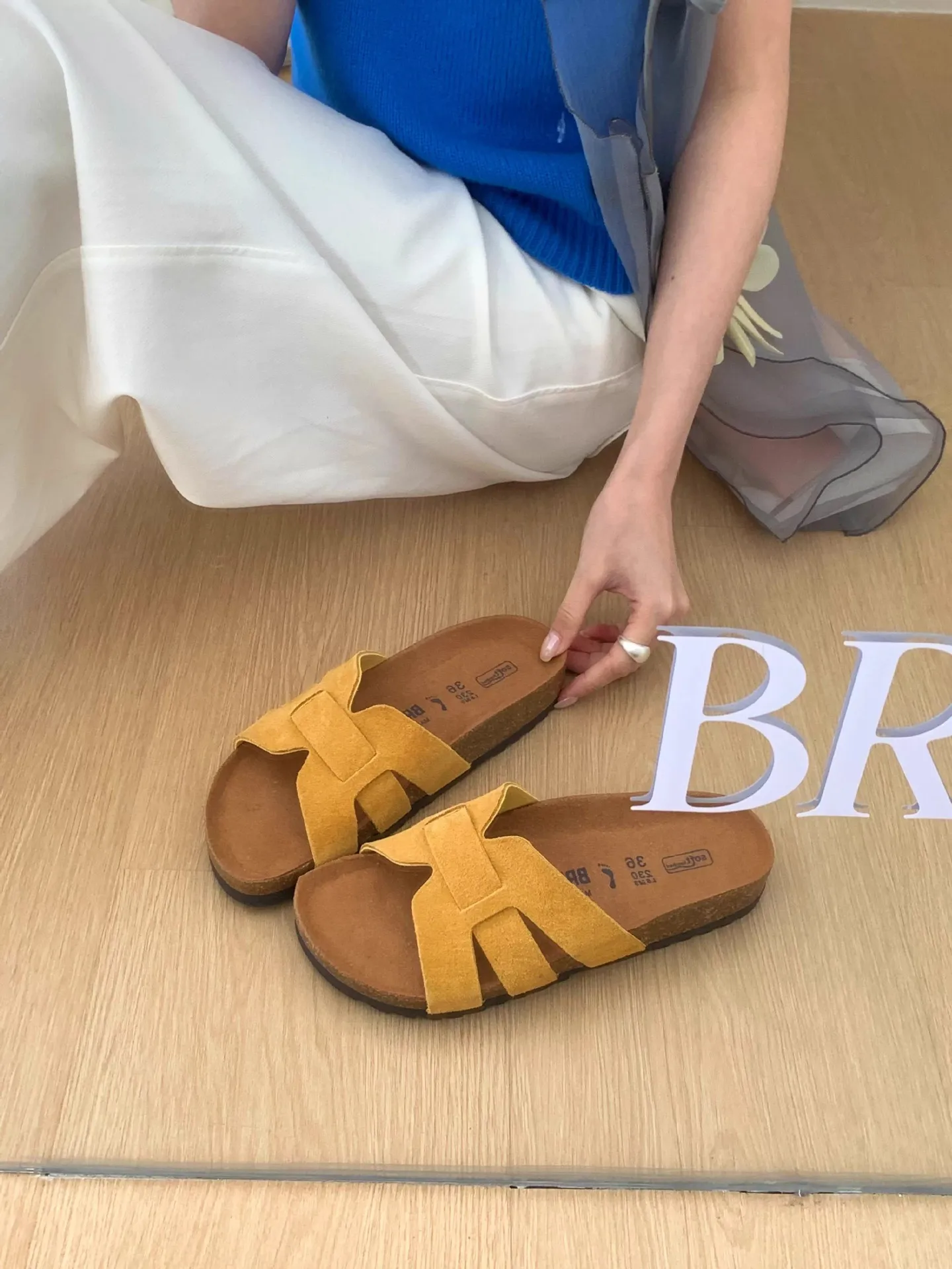 Plus Size Soft Sole Vintage Flip Flops Summer New Round Toe Suede Cutout Flat Sandals