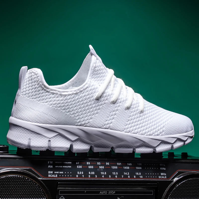 Men's shoes Four Seasons new plus size Flying weaving Lightweight Breathable Casual Sports Shoes Soft Sole Outdoor Running Shoes