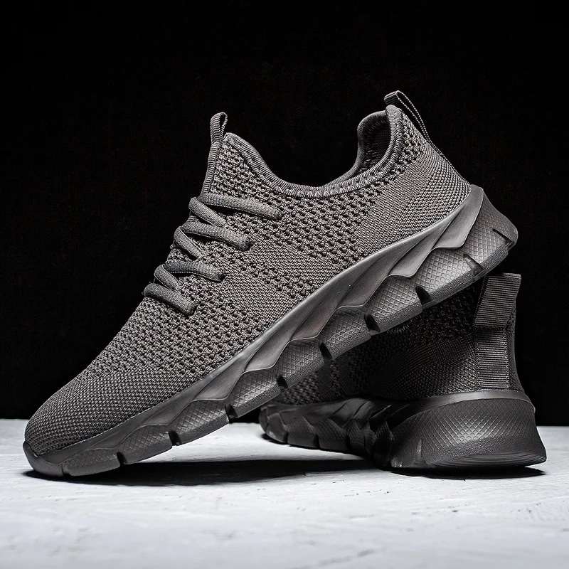 Men's shoes Four Seasons new plus size Flying weaving Lightweight Breathable Casual Sports Shoes Soft Sole Outdoor Running Shoes