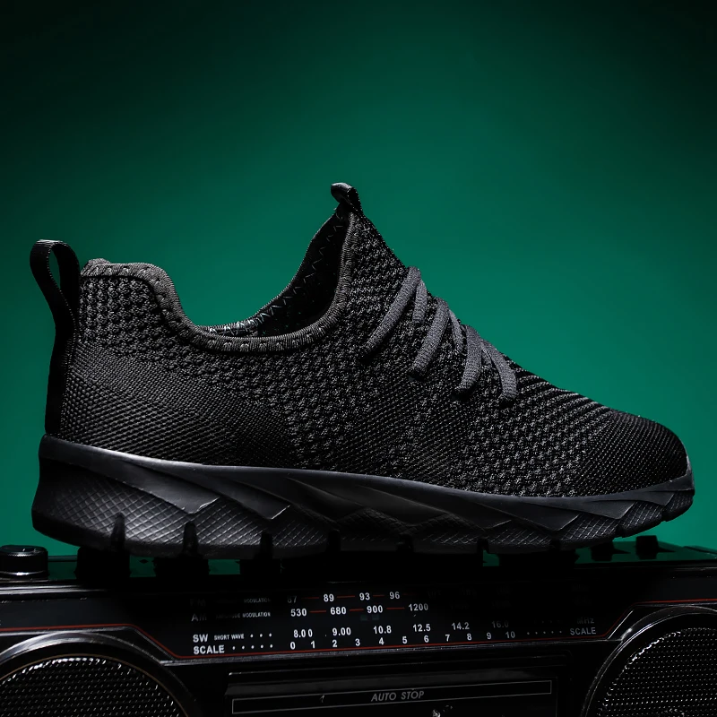 Men's shoes Four Seasons new plus size Flying weaving Lightweight Breathable Casual Sports Shoes Soft Sole Outdoor Running Shoes