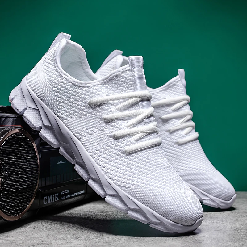Men's shoes Four Seasons new plus size Flying weaving Lightweight Breathable Casual Sports Shoes Soft Sole Outdoor Running Shoes