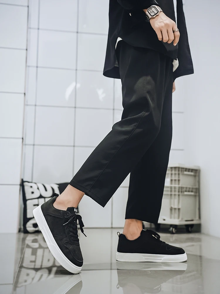 1 Pair Sports Casual Skateboarding Shoes Comfortable and Fashionable, With a Snug Upper That Fits the Foot and a Slip-Resistant,