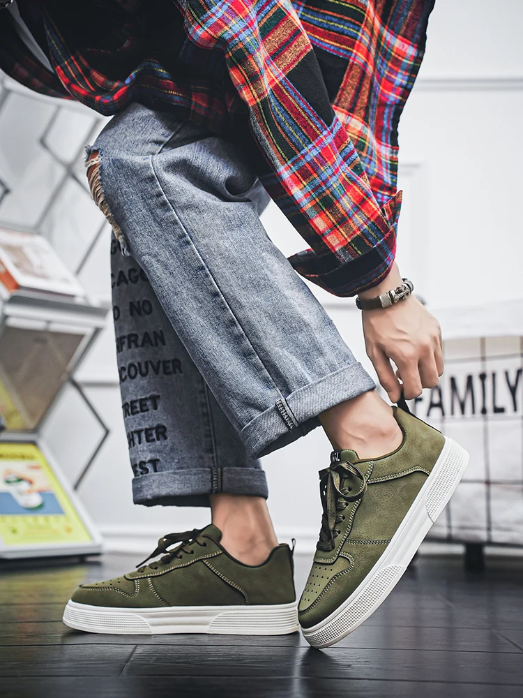 1 Pair Sports Casual Skateboarding Shoes Comfortable and Fashionable, With a Snug Upper That Fits the Foot and a Slip-Resistant,