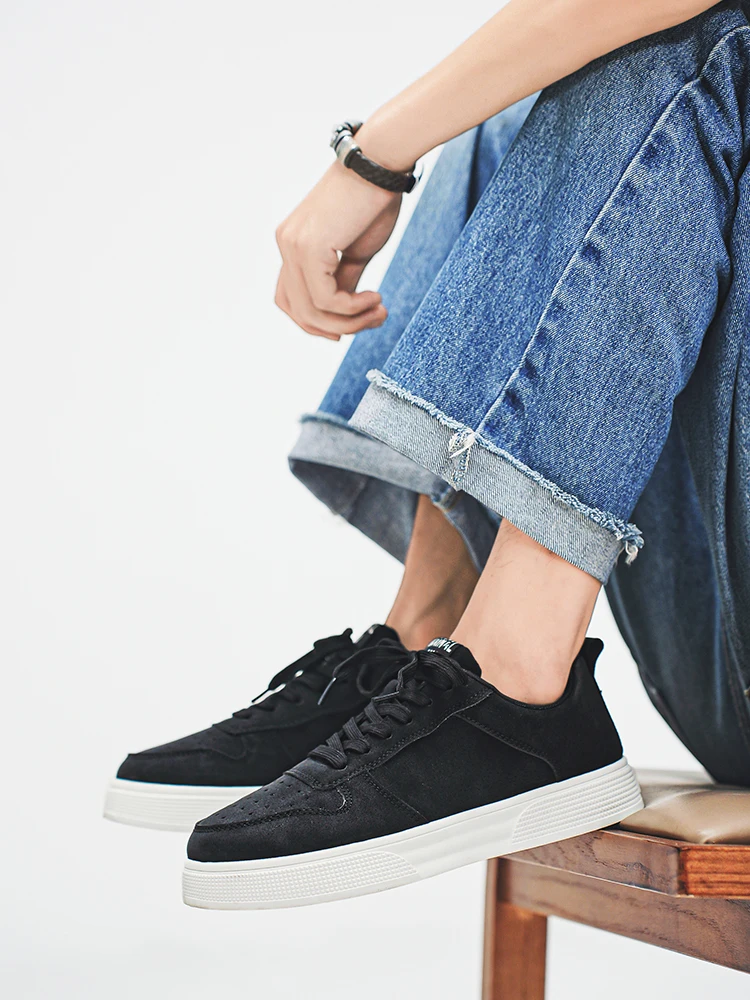 1 Pair Sports Casual Skateboarding Shoes Comfortable and Fashionable, With a Snug Upper That Fits the Foot and a Slip-Resistant,