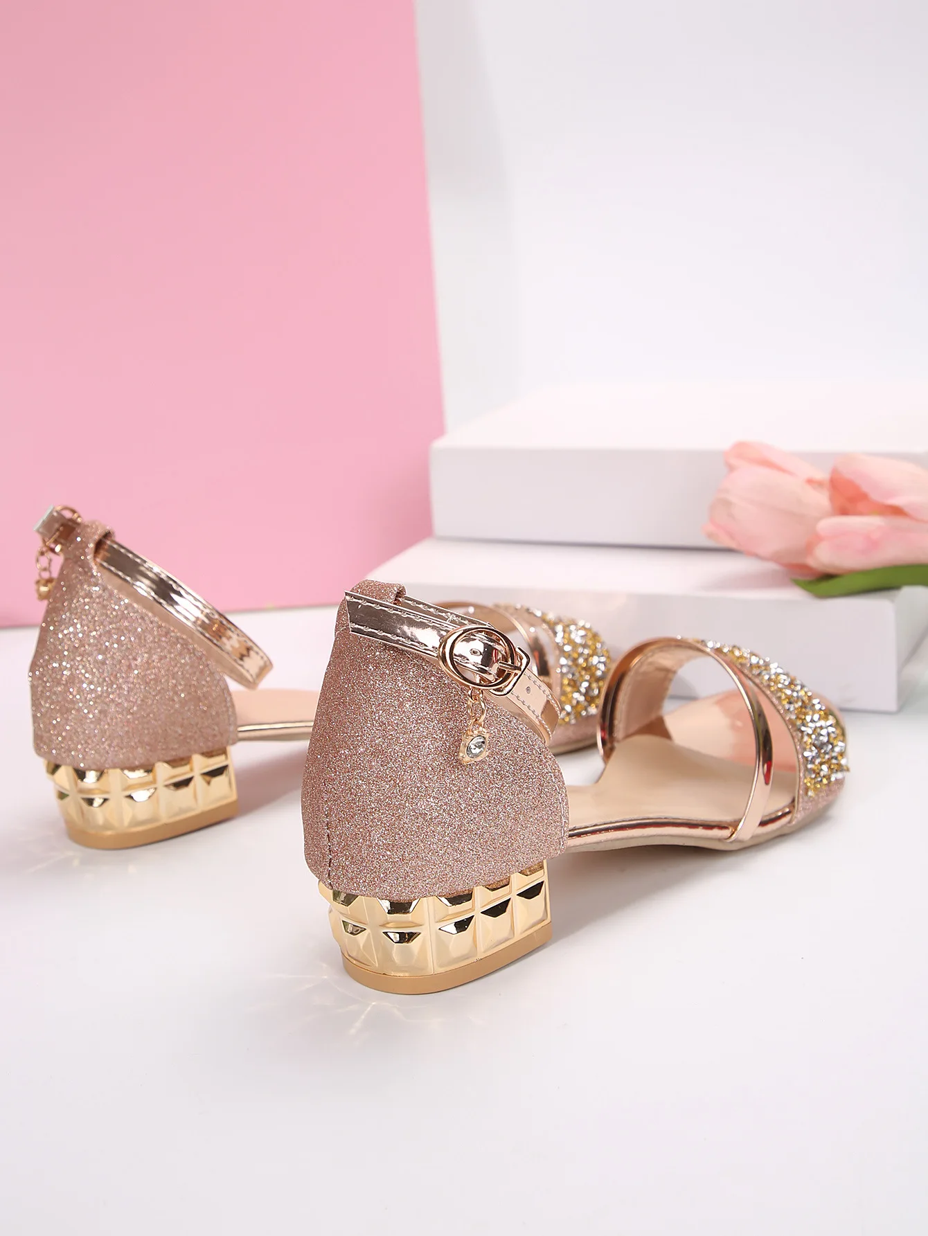 New Fashion Women's Sandals Gold and Silver Low Heel Casual Shoes Women Open Toe Summer Light Fashion Women's Shoes