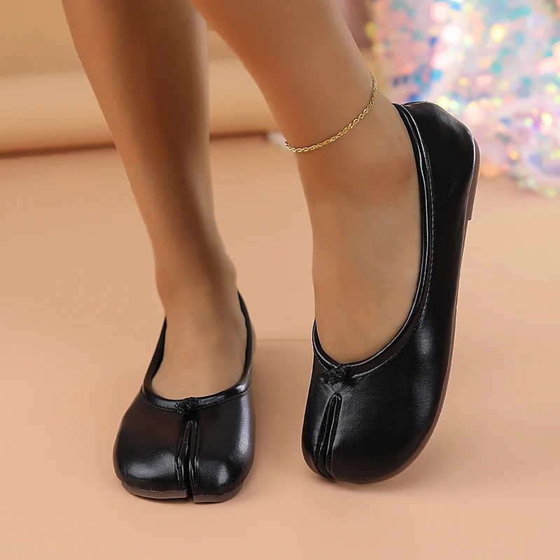 2025 Women's Leather Toe Separator Loafers Flat Comfortable Slip-On Breathable Casual Shoes