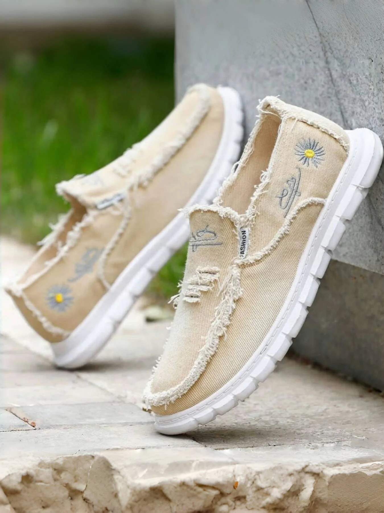 Loafers, Lightweight, Anti-Slip, Walking, Casual and Breathable Couple Shoes, Men's and Women's Outdoor Shoes. Shipping Included