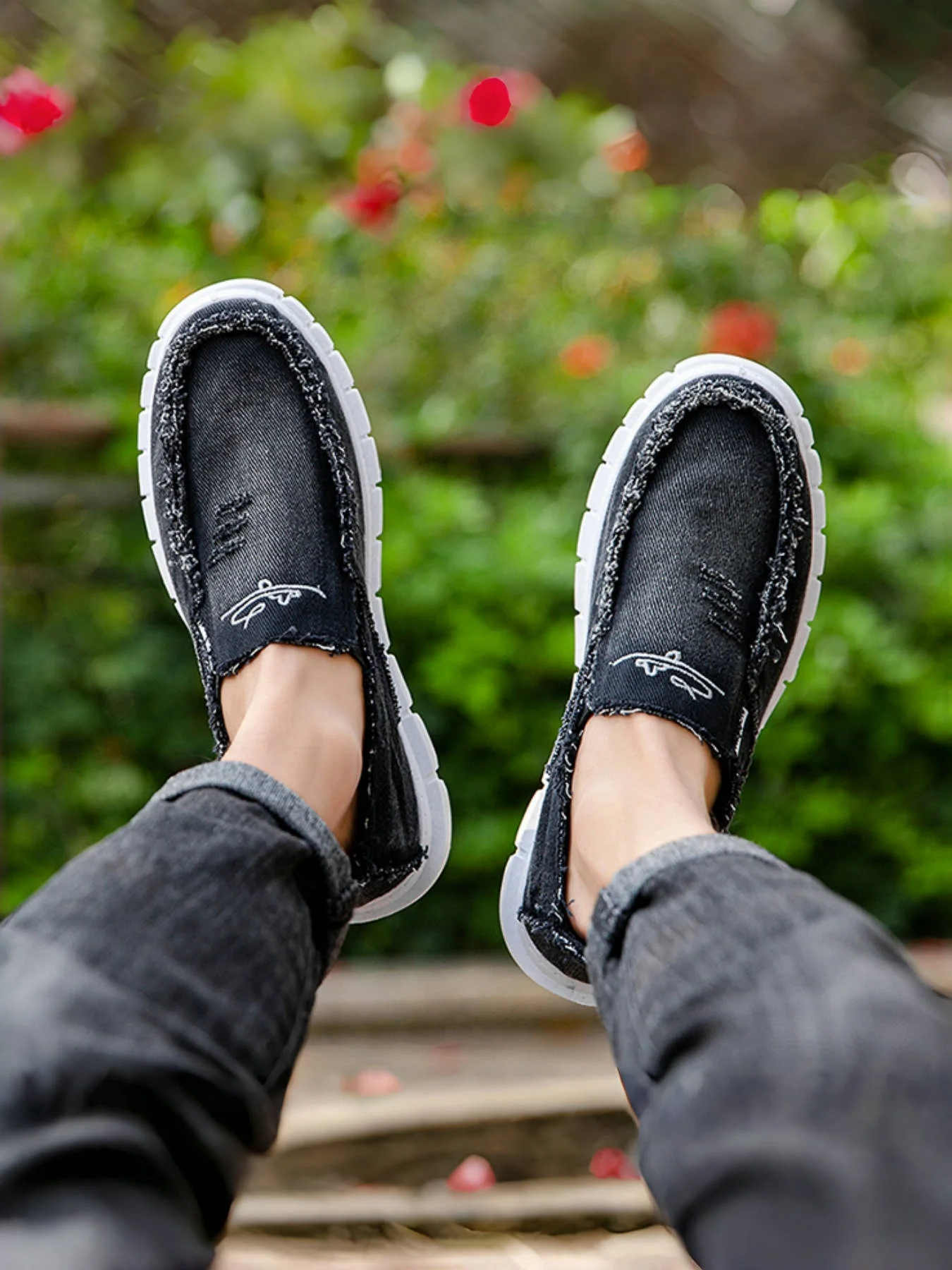 Loafers, Lightweight, Anti-Slip, Walking, Casual and Breathable Couple Shoes, Men's and Women's Outdoor Shoes. Shipping Included