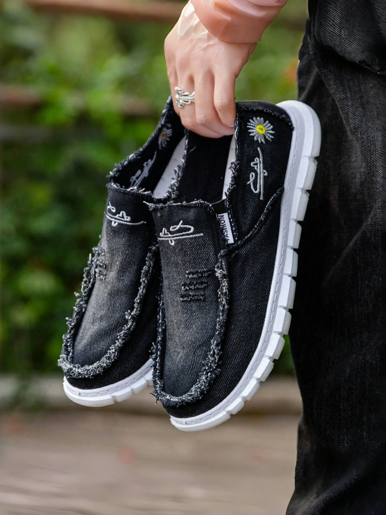 Loafers, Lightweight, Anti-Slip, Walking, Casual and Breathable Couple Shoes, Men's and Women's Outdoor Shoes. Shipping Included