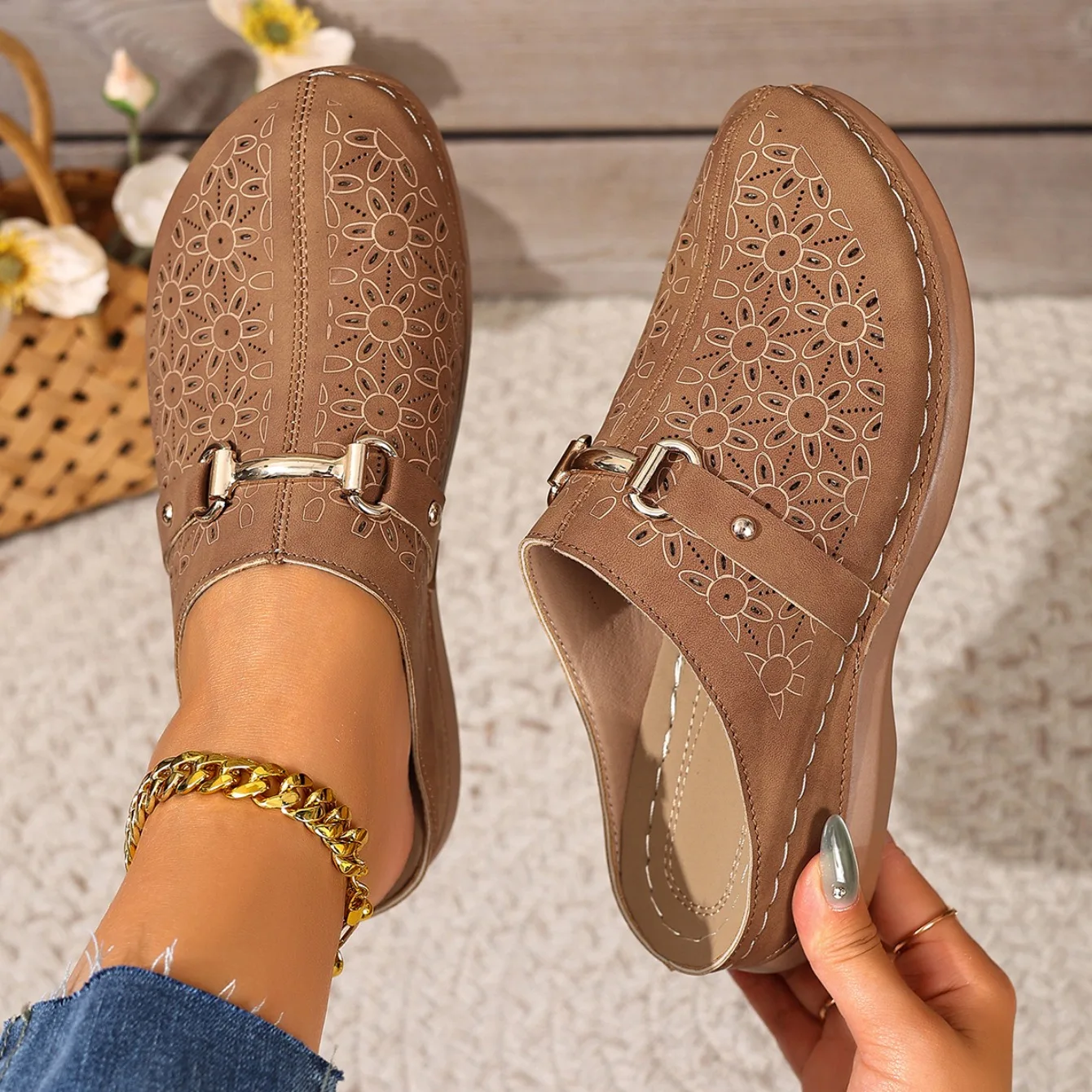 Women Slippers Lightweight Fashion Half-support Slippers Outdoor Wading Shoes Middle-aged Mother Sandals Summer Slides Women