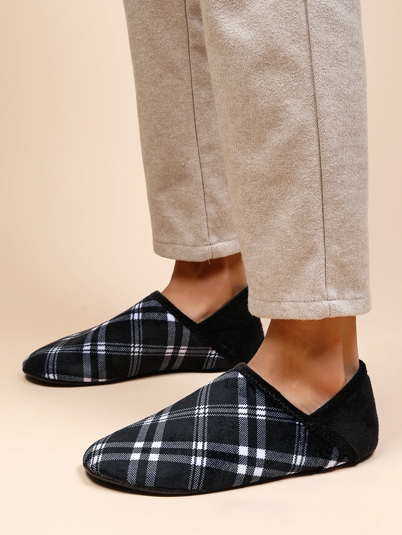 Warm Cotton Home Slippers Men Plaid Lightweight Indoor Shoes Non-Slip Rubber Sole Soft Bottom Cozy Bedroom House Moccasins
