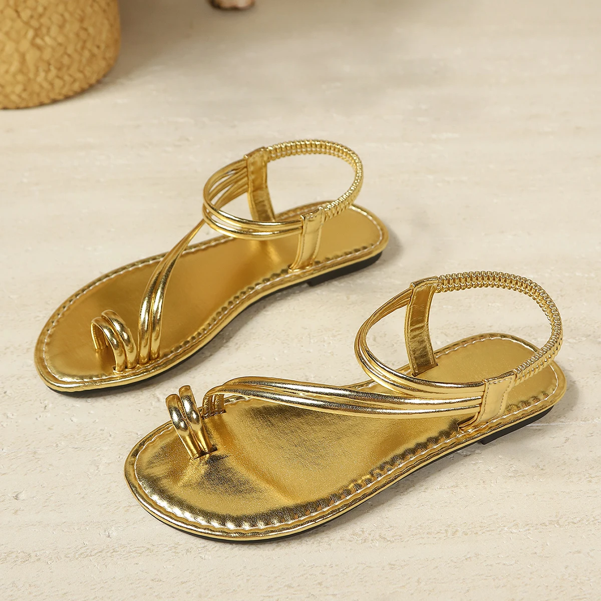 Women's Summer Clip Toe Thong Flat Sandals Gold Silver Ankle Wrap Gladiator Sandals Women Roman Style Comfortable Beach Shoes