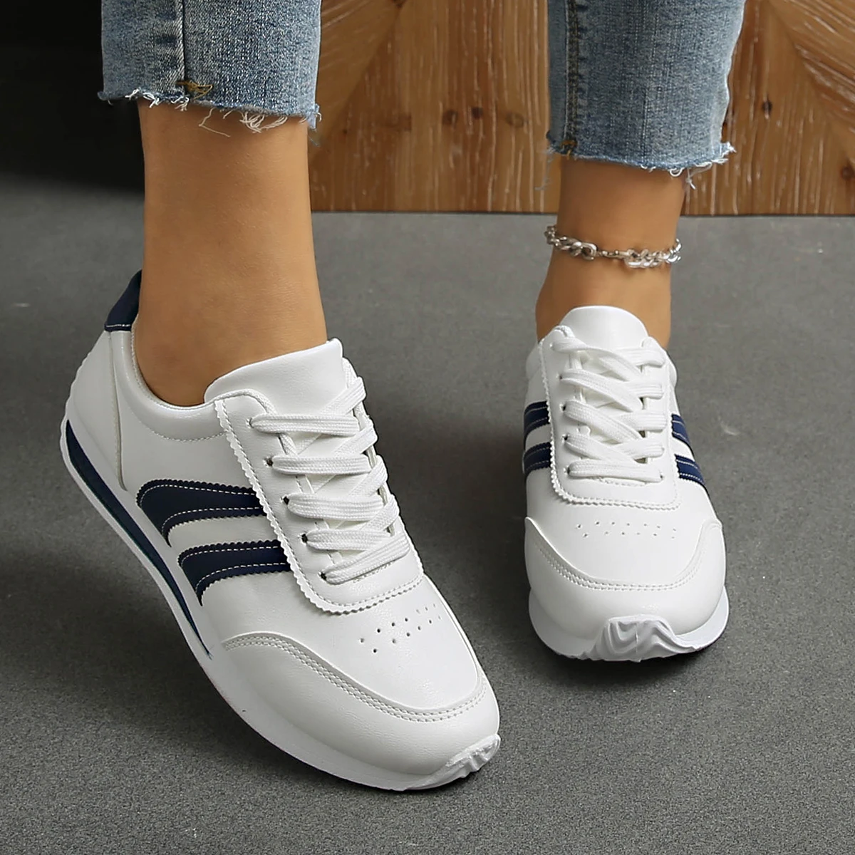 Women's Casual Lightweight Breathable Sport Shoes 2025 Spring Autumn New All-match Running Sneakers Zapatos De Mujer Tenis Jeans