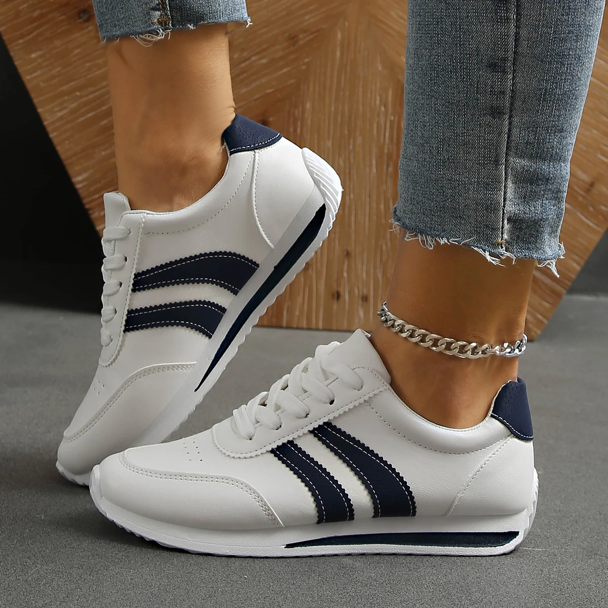 Women's Casual Lightweight Breathable Sport Shoes 2025 Spring Autumn New All-match Running Sneakers Zapatos De Mujer Tenis Jeans