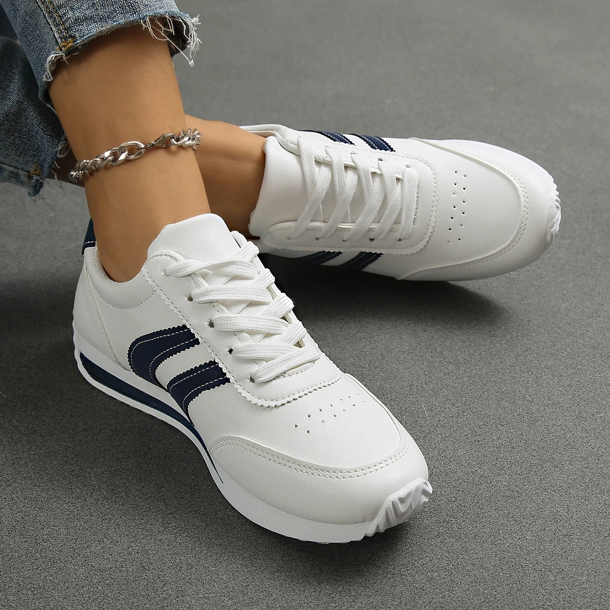 Women's Casual Lightweight Breathable Sport Shoes 2025 Spring Autumn New All-match Running Sneakers Zapatos De Mujer Tenis Jeans
