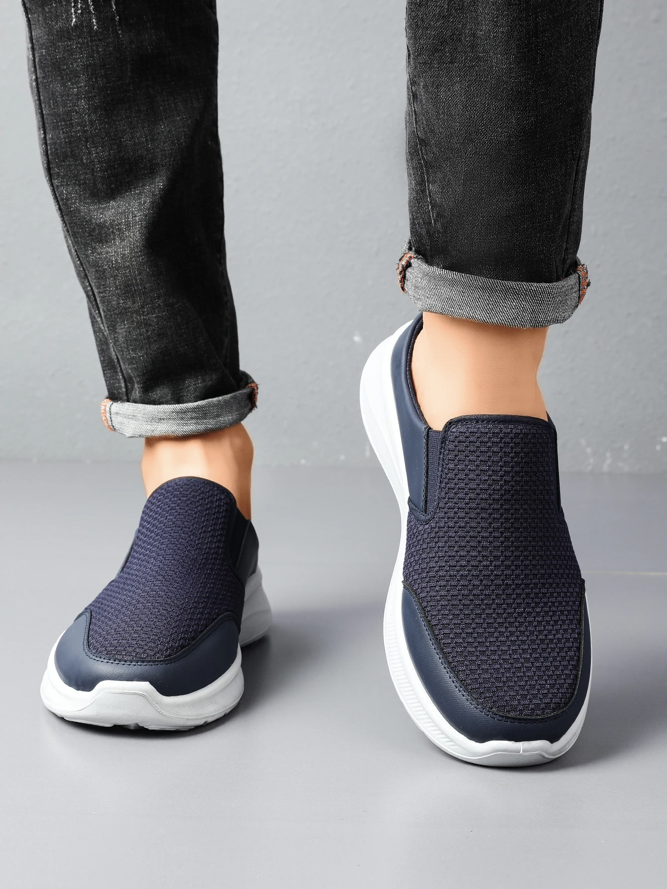 Men's Fashionable and Lightweight Men's Slippers with Good Breathability Casual Sneakers Men's Summer Sneakers