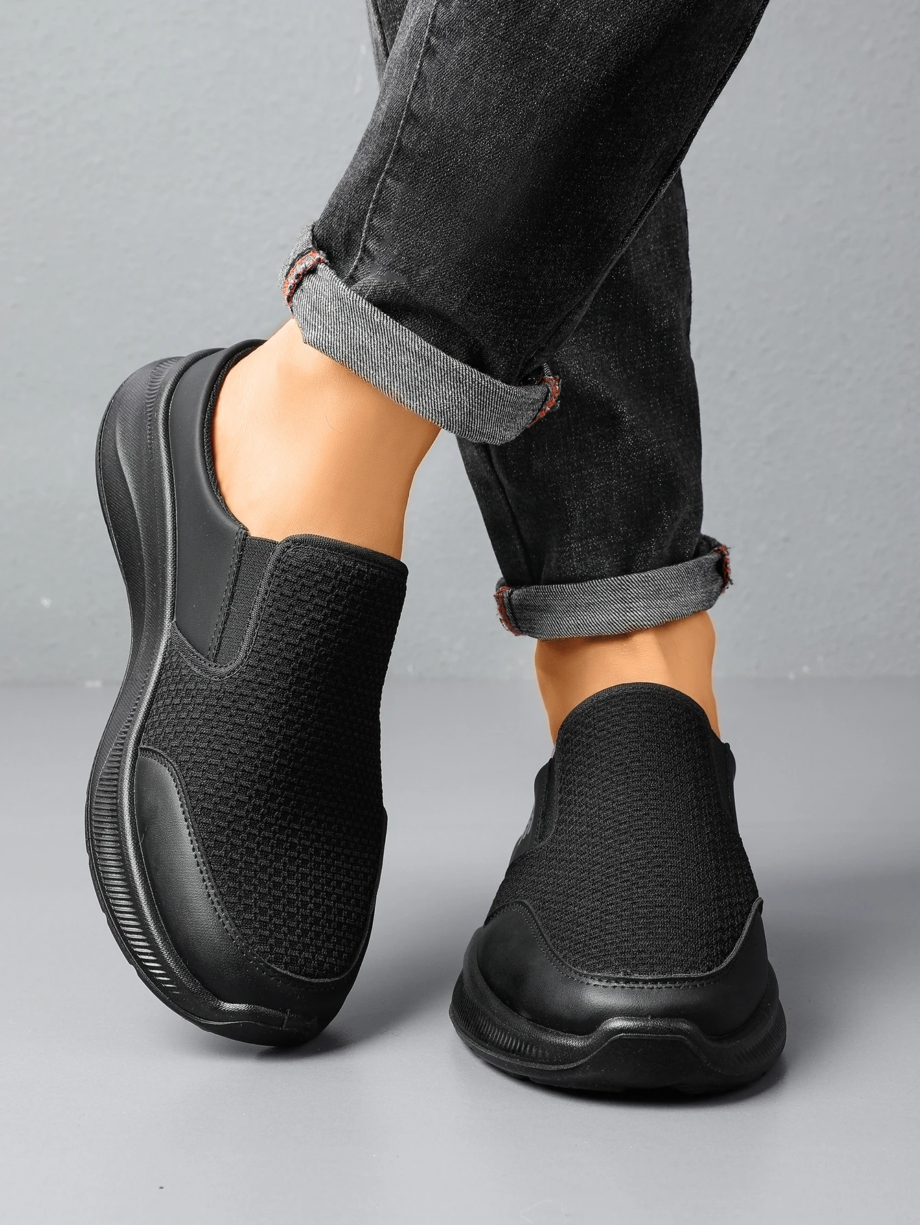 Men's Fashionable and Lightweight Men's Slippers with Good Breathability Casual Sneakers Men's Summer Sneakers