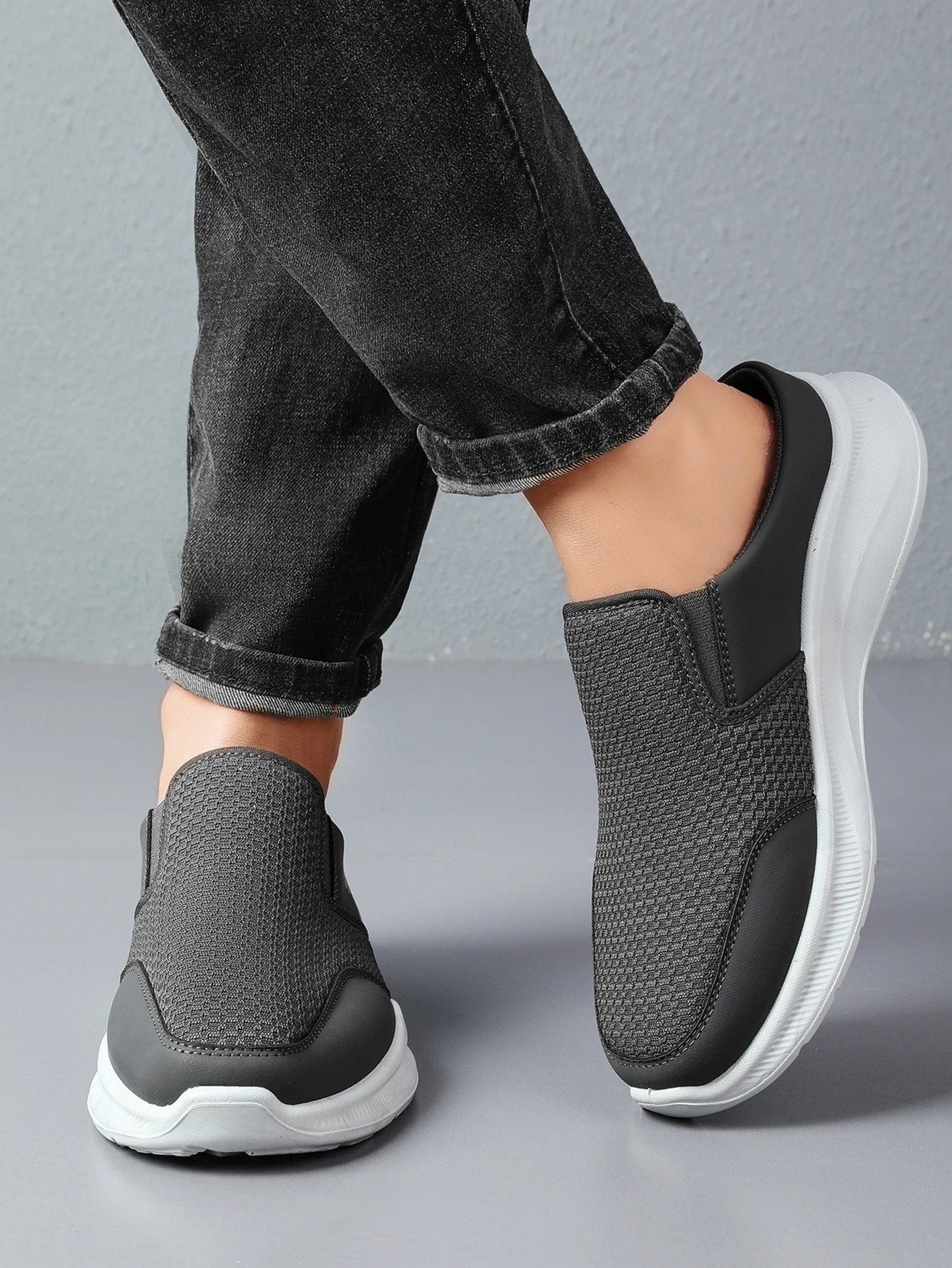 Men's Fashionable and Lightweight Men's Slippers with Good Breathability Casual Sneakers Men's Summer Sneakers
