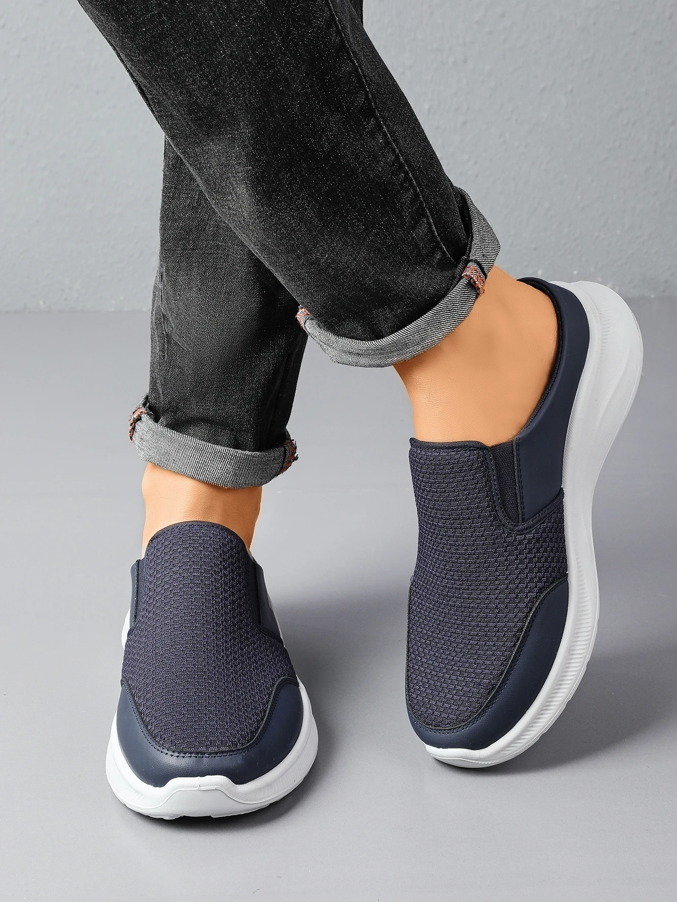 Men's Fashionable and Lightweight Men's Slippers with Good Breathability Casual Sneakers Men's Summer Sneakers