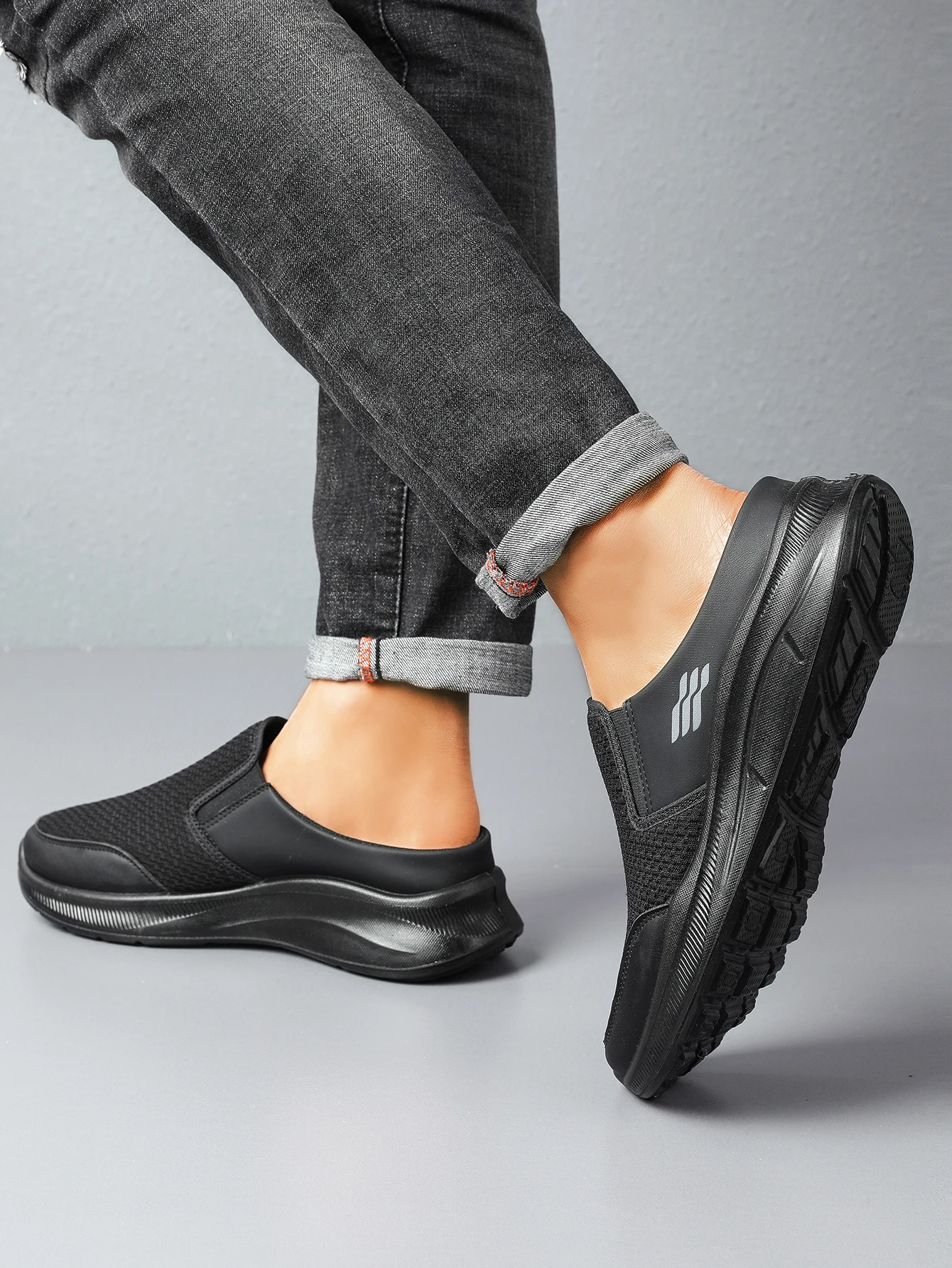 Men's Fashionable and Lightweight Men's Slippers with Good Breathability Casual Sneakers Men's Summer Sneakers