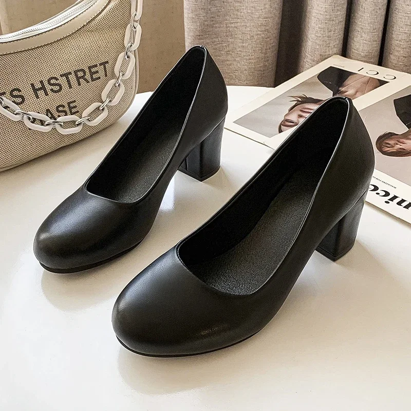 2026 Spring Autumn Large Size Single Shoes Women's Shallow Mouth Fashion Solid Color Simple and Comfortable Small Leather Shoes