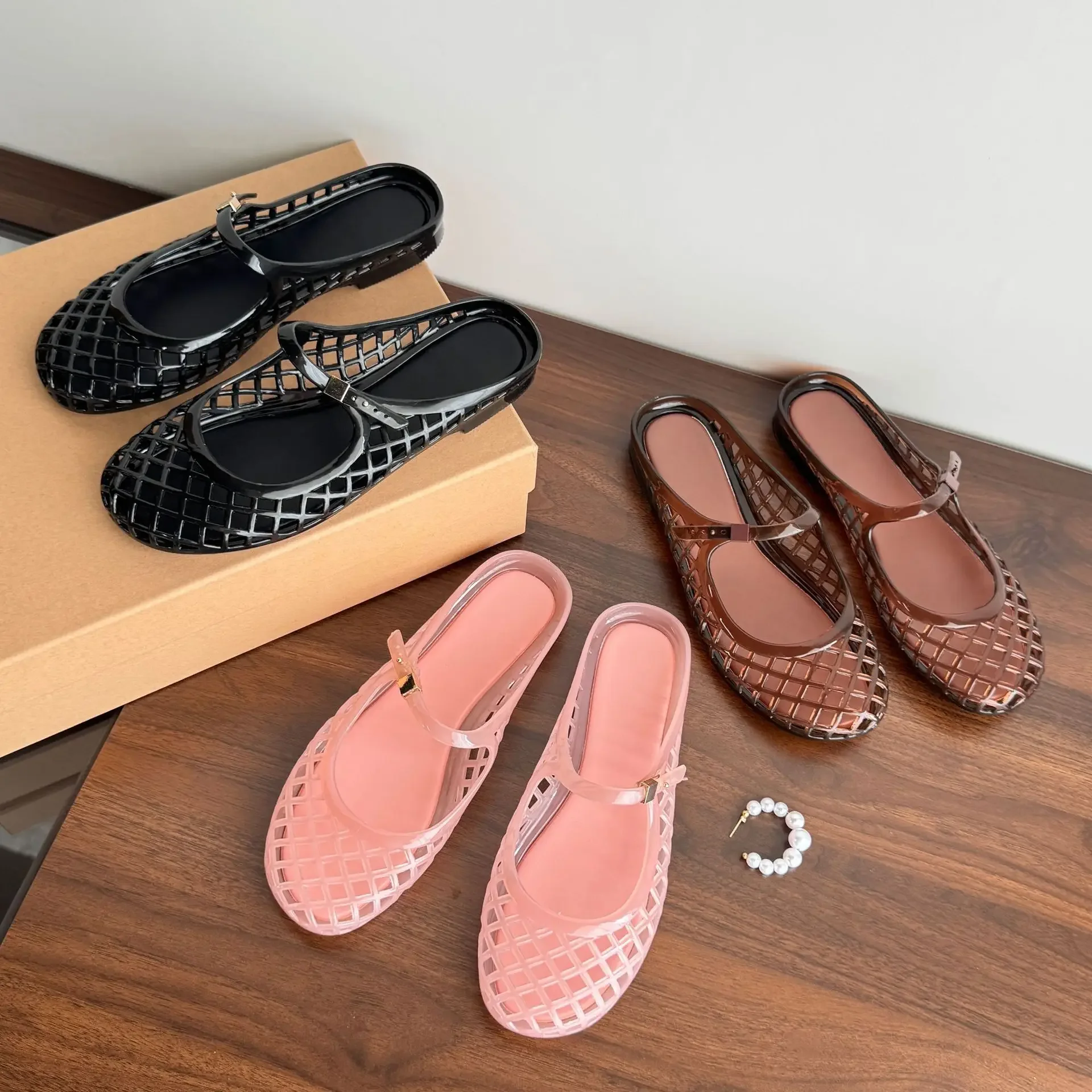Women Hollow Jelly Mules Slippers Summer Mary Jane Round Toe Slip On Crystal PVC Sandals Breathable Outdoor Beach Flat Shoes