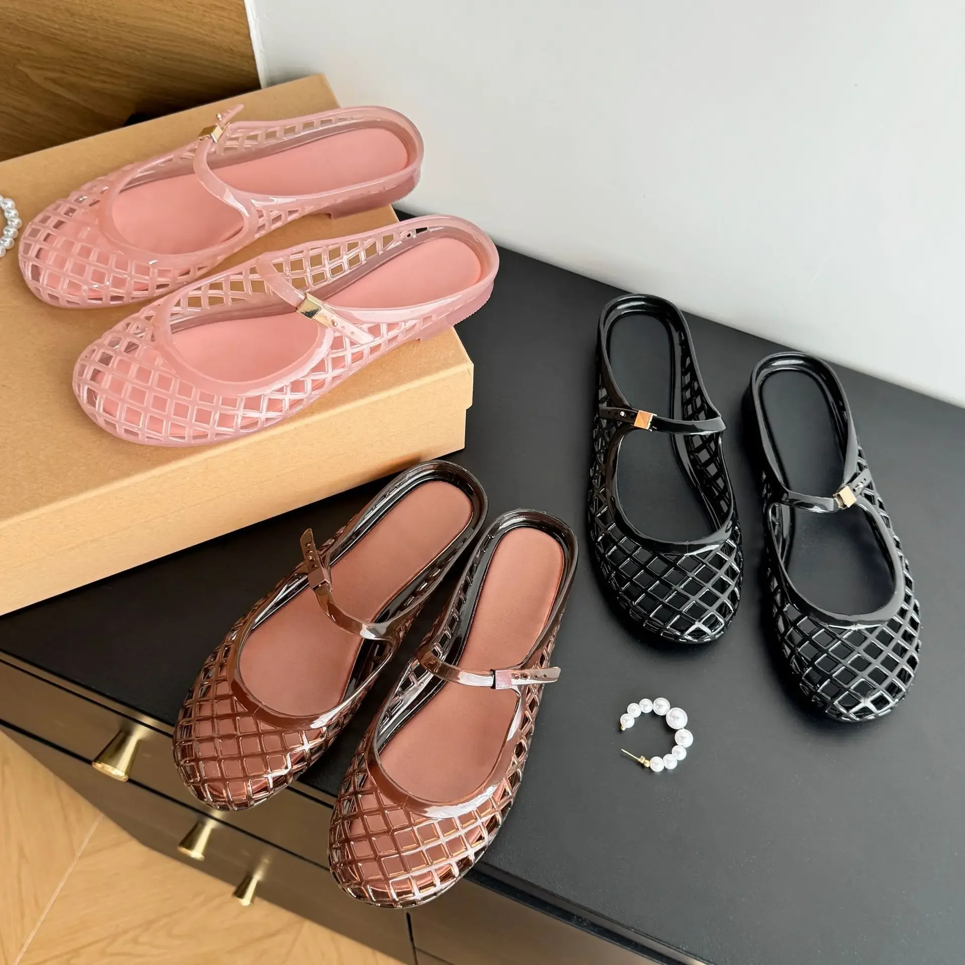 Women Hollow Jelly Mules Slippers Summer Mary Jane Round Toe Slip On Crystal PVC Sandals Breathable Outdoor Beach Flat Shoes