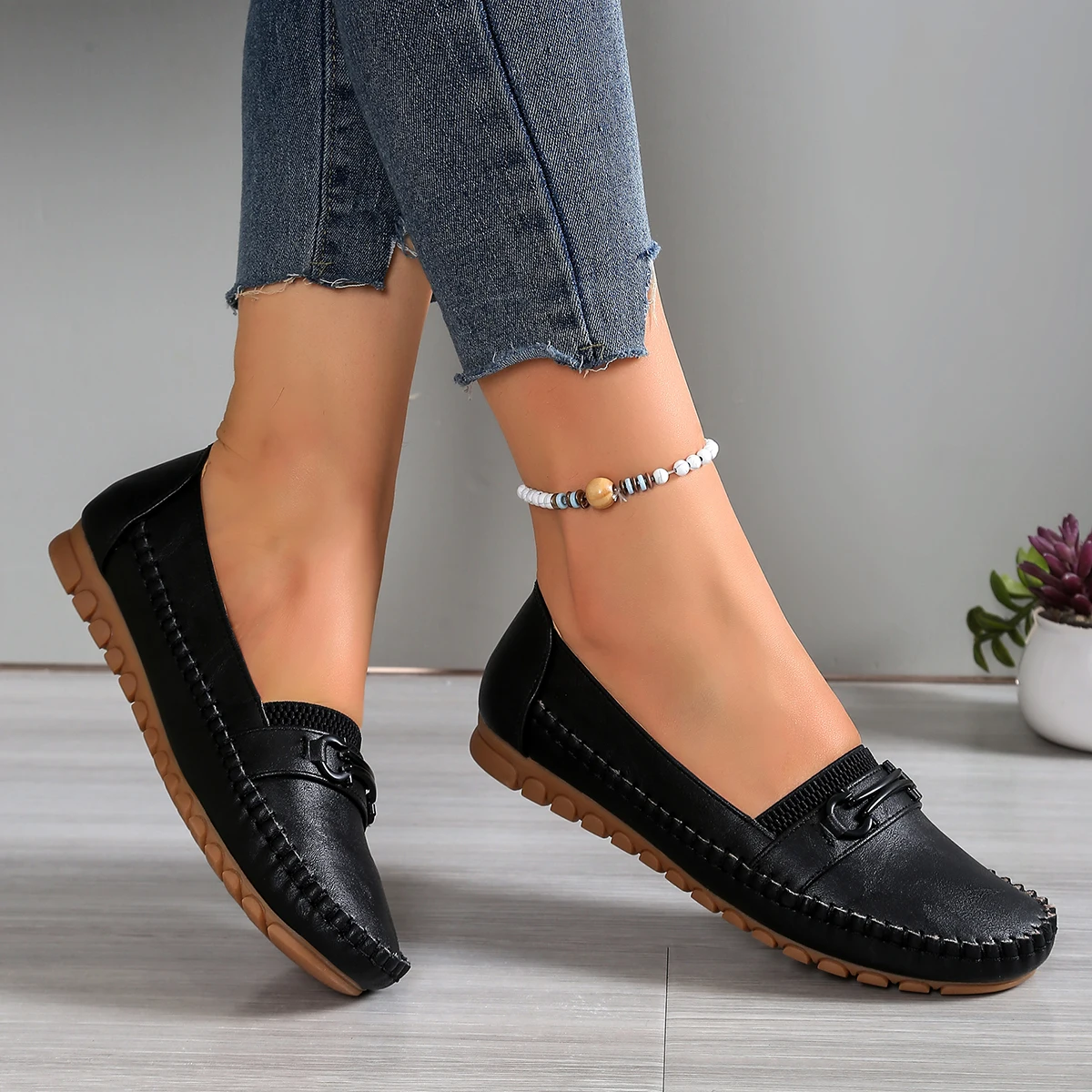 goreyodoly Women Comfortable Slip-On Loafers Lightweight Breathable Wide Fit Flats with Chain Decoration