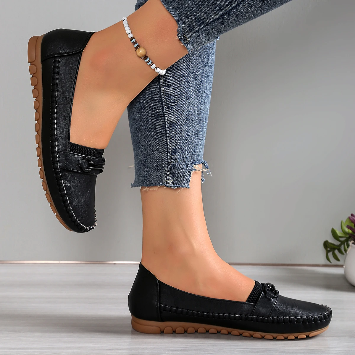 goreyodoly Women Comfortable Slip-On Loafers Lightweight Breathable Wide Fit Flats with Chain Decoration