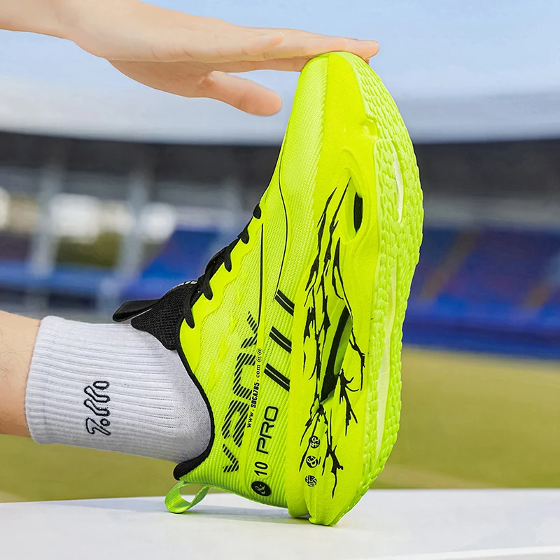 Men's casual sports shoes with carbon plate for running assistance, breathable mesh, comfortable low-top lace-up trail running shoes, zero drop thick sole, slow rebound, non-slip, suitable for gym jogging and camping