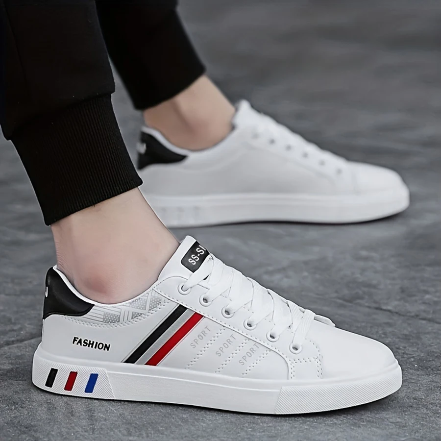 A Pair of White Sneakers, Perfect for Skateboarding, Casual Sports, and Everyday Wear. Lightweight with A Soft Sole, Suitable fo