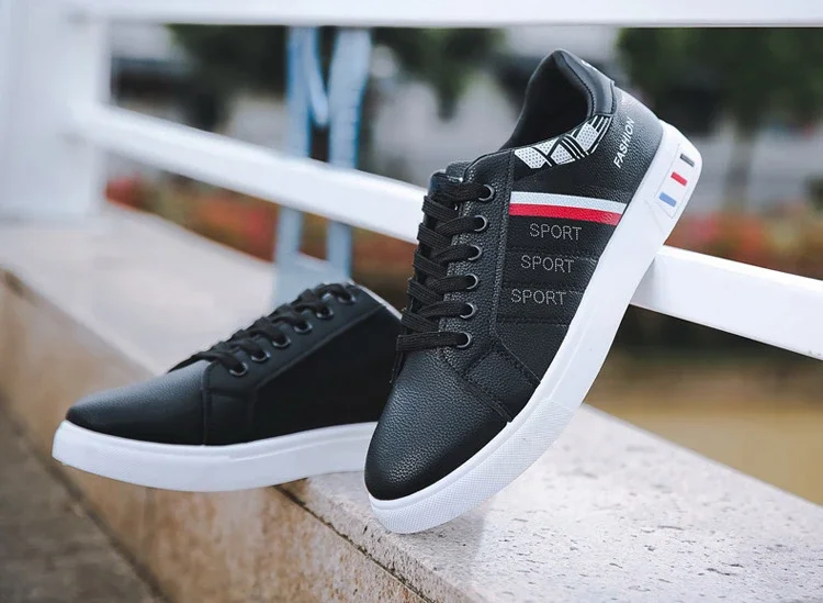 Summer Men Sneakers Casual Vulcanized Shoes Lightweight Breathable Flat White Luxury Shoes for Men Tenis Shoes Tênis Masculino