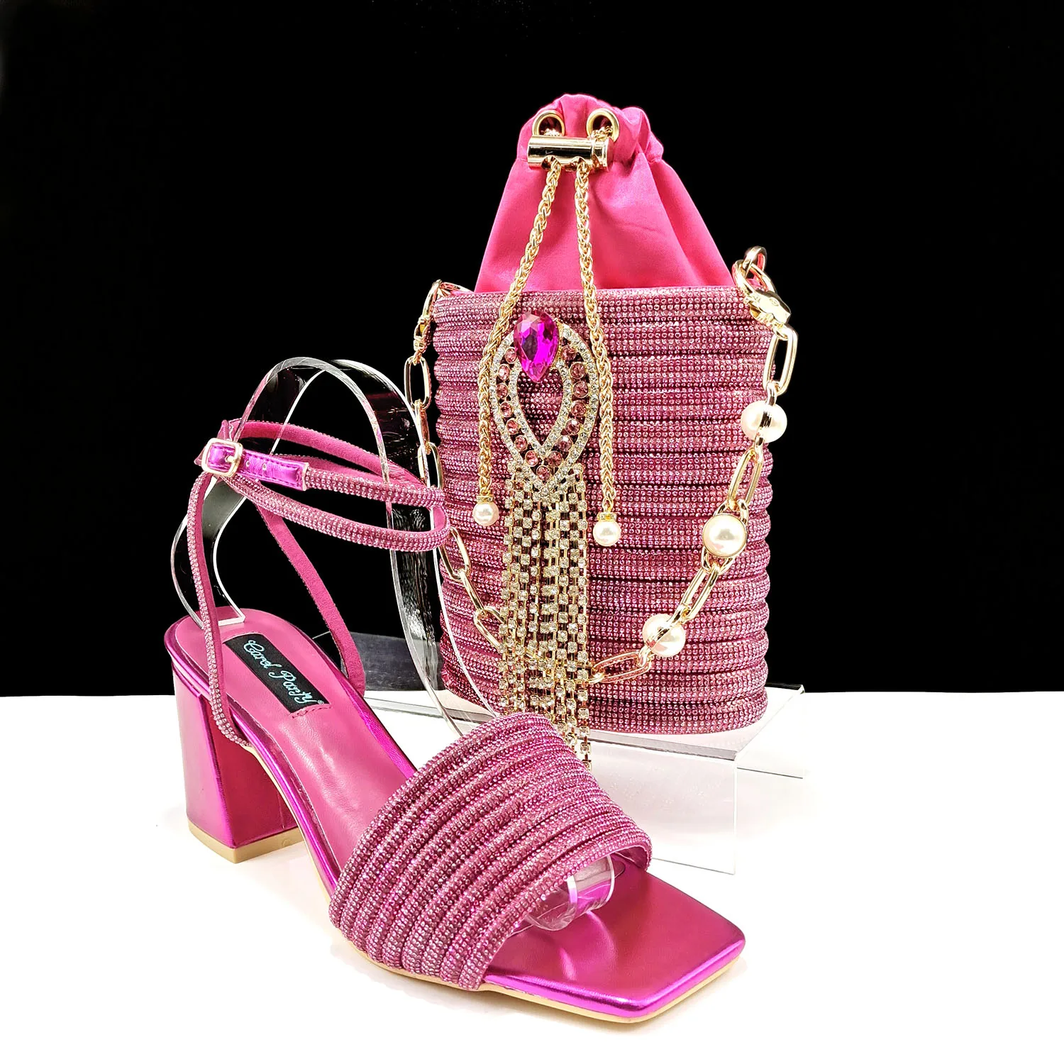 Stylish And Special Olive Bright Bag Match Women's Sandals Set With Big Diamond Tassels And Long And Short Double Chains